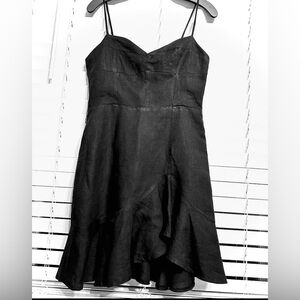 🛍️ BOLTE  black small dress with adjustable straps.